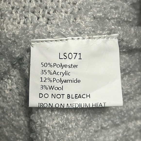 LILLUSORY Women’s Light Gray Crew Neck Oversized Sweater Size Small - Picture 5 of 6